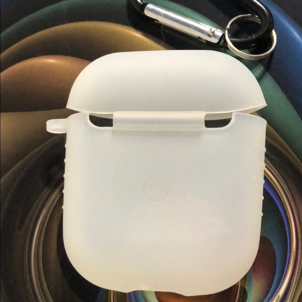 AirPods Case🤑 - Picture 2 of 3